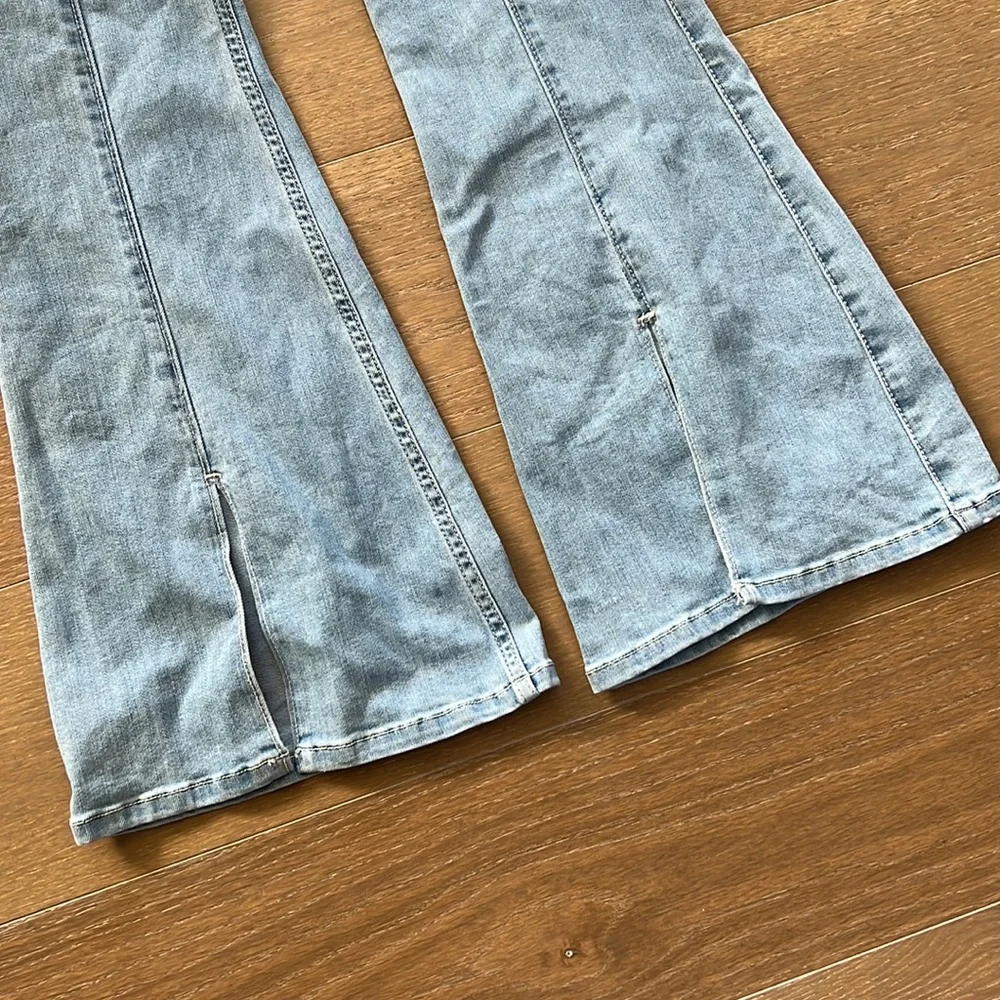 Hollister High Rise Flare Split Hem | 28 - Picture 4 of 7